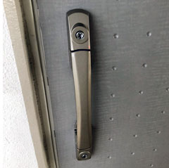 ダブルロック住戸扉